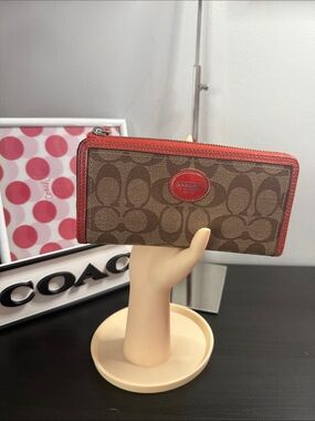 Coach Peyton Signature Slim Zip Wallet